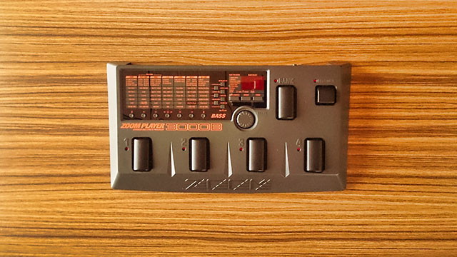 ベース用のエフェクター ZOOM 3000B を修理する