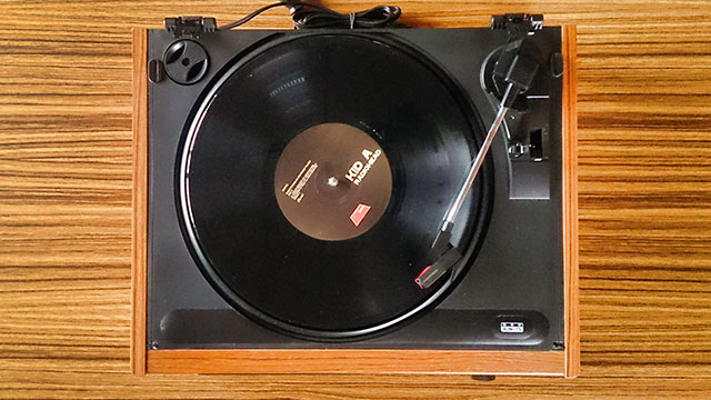 音が出ない卓上レコードプレーヤー COLUMBIA GP-11 を修理、改造してみる